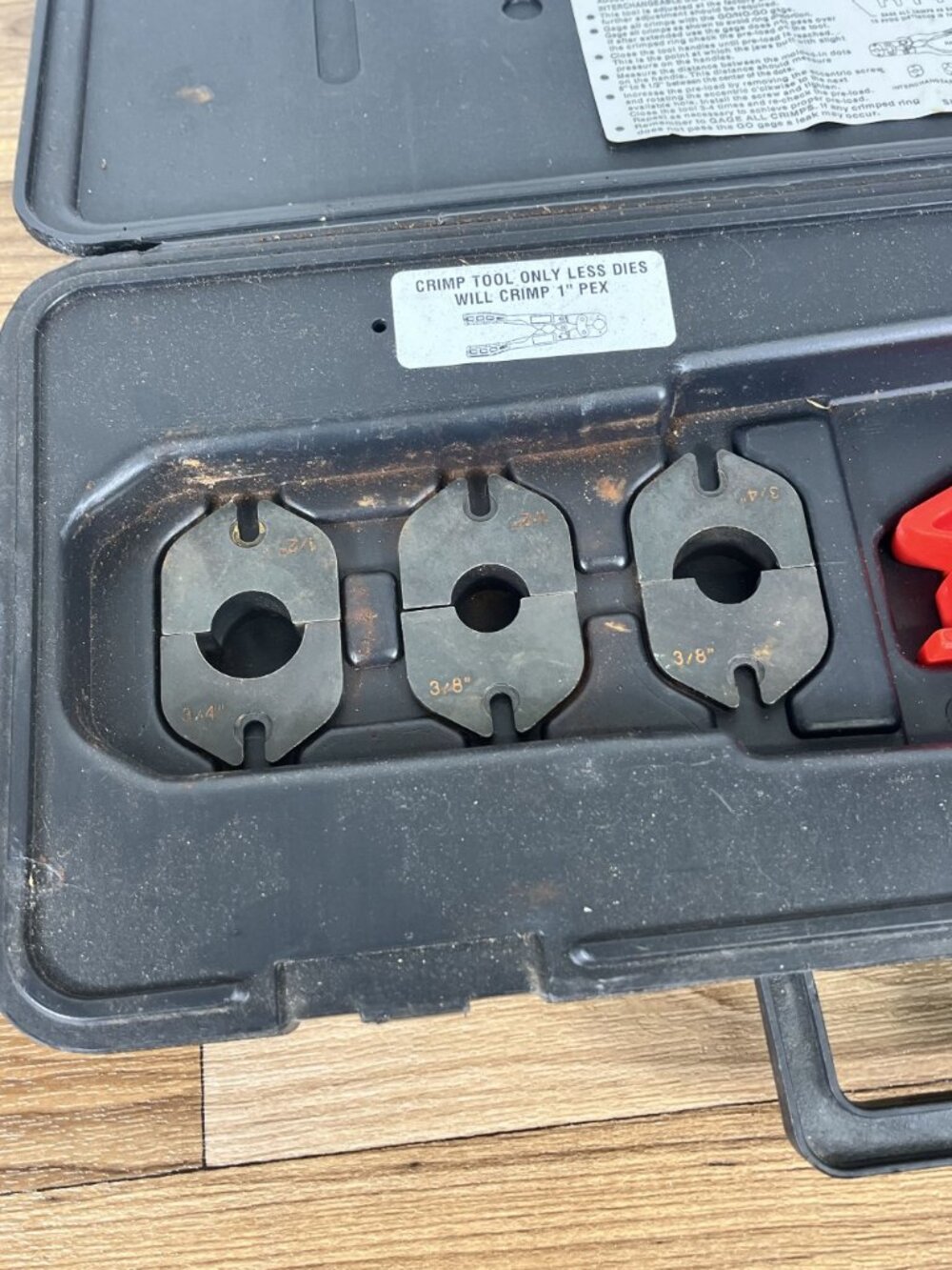 SharkBite 23100 Multi-Head 5000 lbs Force 3/8" to 1" PEX Crimp Ring Tool Kit - Picture 7 of 10